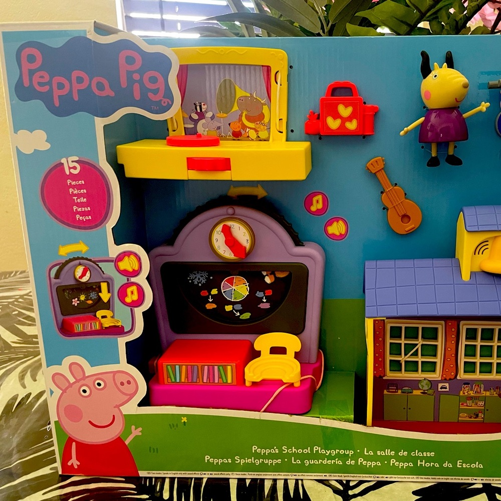 Peppa Pig Peppa's Adventures 
Playgroup Preschool Playset